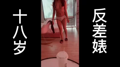 一吃被鸡吧就进入状态，边看电影边享受被操！