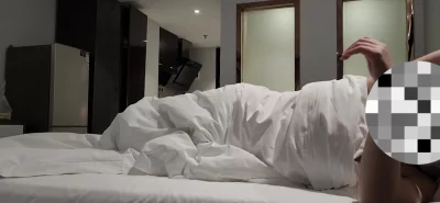 美女脱了内裤打开腿让人羞羞软件