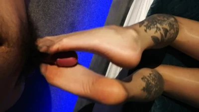 他腰间的动作越来越快